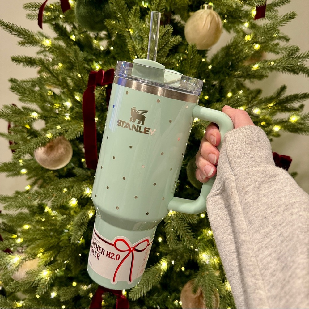 Stanley Holiday Pepermint  Polka Dot Tumbler 40 oz limited new